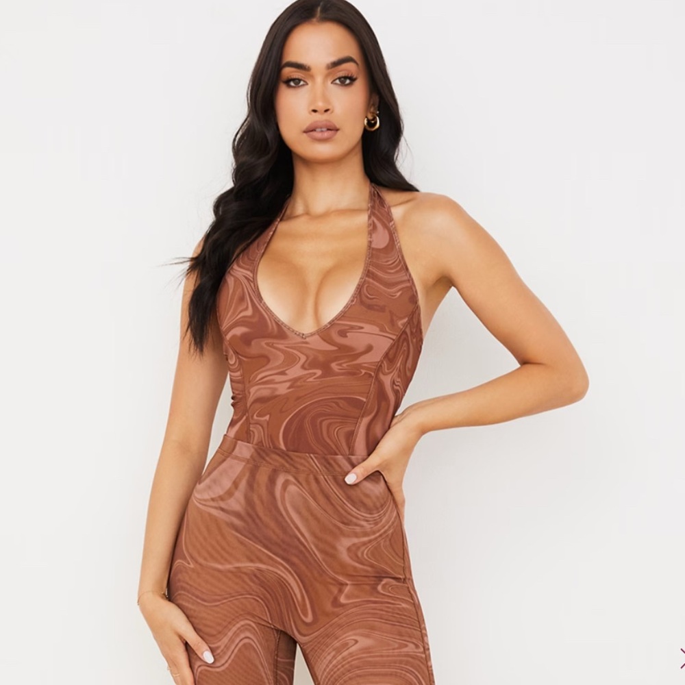 HOUSE OF CB
Cocoa Swirl Print Halter Bodysuit